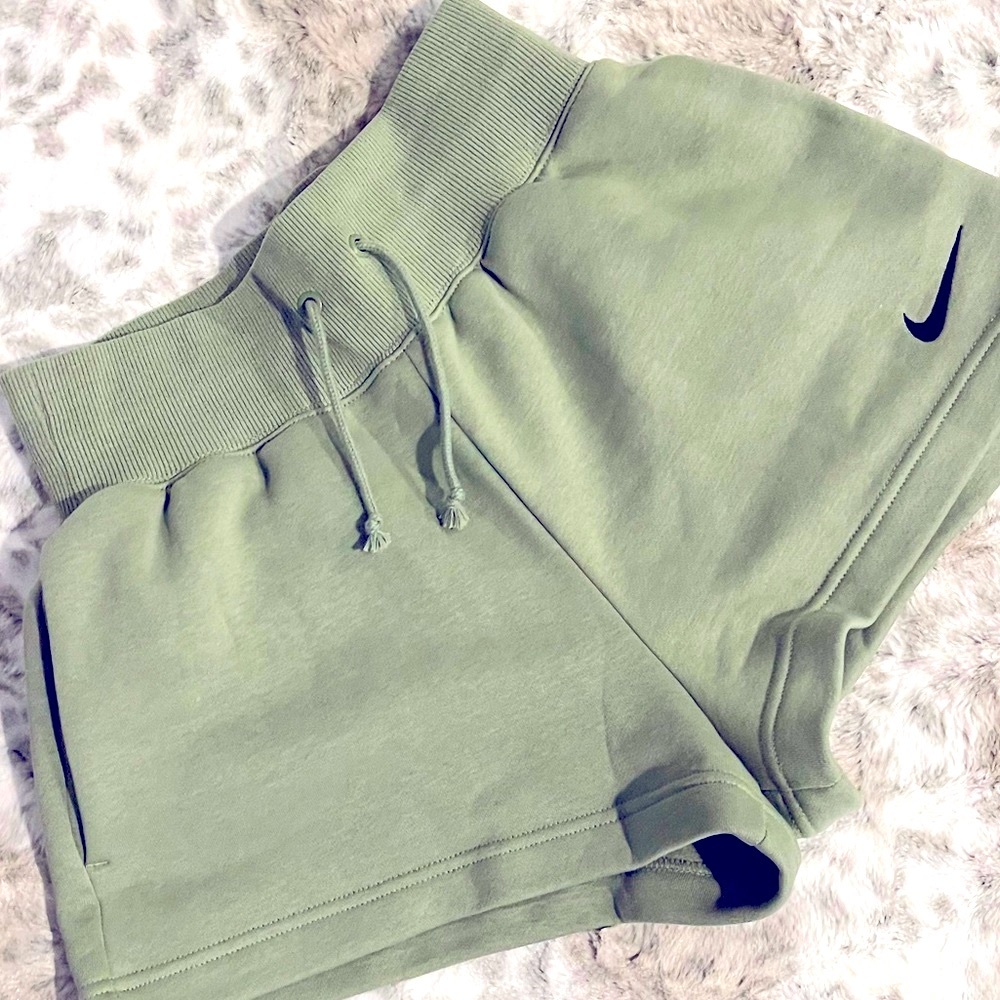 Nike “Oil Green” Short XS 🖤 Nike Sportswear Phoenix Fleece Women’s Loose Short
